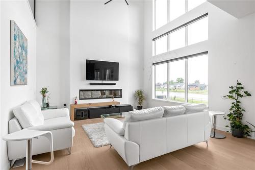 2 Hudsons Bay, East St Paul, MB - Indoor Photo Showing Living Room