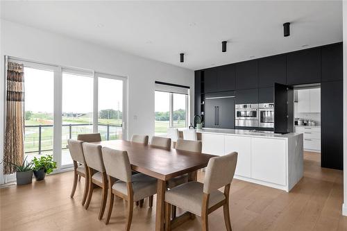 2 Hudsons Bay, East St Paul, MB - Indoor Photo Showing Dining Room