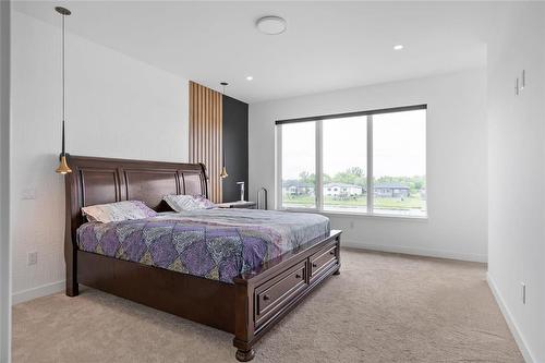 2 Hudsons Bay, East St Paul, MB - Indoor Photo Showing Bedroom