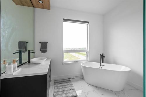 2 Hudsons Bay, East St Paul, MB - Indoor Photo Showing Bathroom