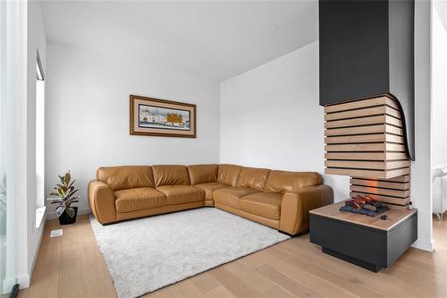 2 Hudsons Bay, East St Paul, MB - Indoor Photo Showing Living Room