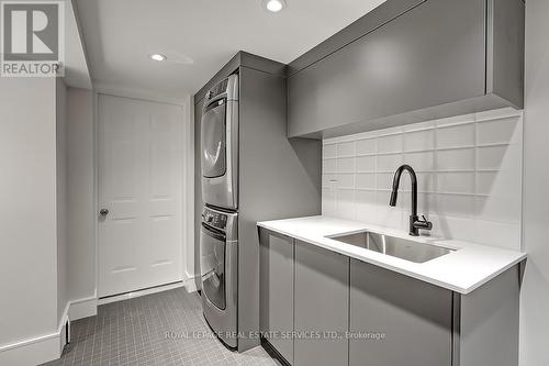 1250 Braeside Drive, Oakville, ON - Indoor Photo Showing Laundry Room