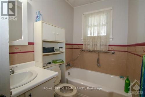 9 Cockburn Street, North Stormont, ON - Indoor Photo Showing Bathroom