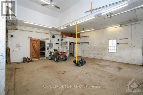 9 Cockburn Street, North Stormont, ON - Indoor Photo Showing Garage