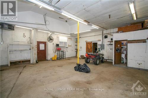 9 Cockburn Street, North Stormont, ON - Indoor Photo Showing Garage