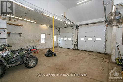 9 Cockburn Street, North Stormont, ON - Indoor Photo Showing Garage