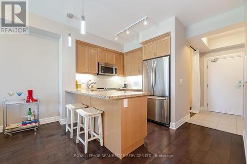 206 - 2300 Upper Middle Road, Oakville, ON - Indoor Photo Showing Kitchen With Stainless Steel Kitchen