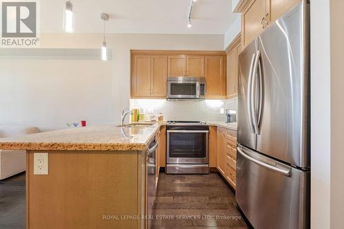 206 - 2300 Upper Middle Road, Oakville, ON - Indoor Photo Showing Kitchen With Stainless Steel Kitchen With Double Sink With Upgraded Kitchen