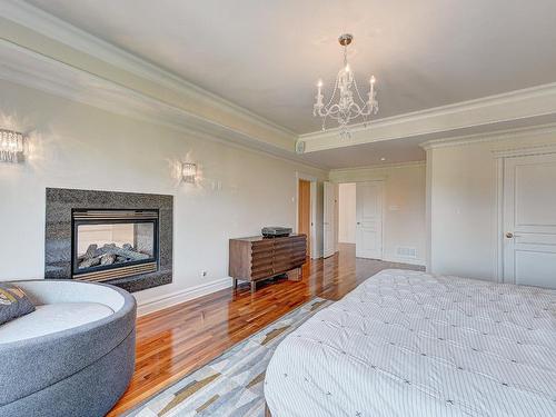 Chambre Ã  coucher principale - 3885 Rue Leningrad, Brossard, QC - Indoor Photo Showing Bedroom With Fireplace