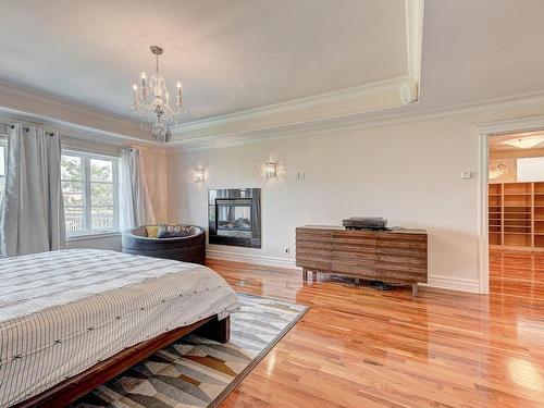 Chambre Ã  coucher principale - 3885 Rue Leningrad, Brossard, QC - Indoor Photo Showing Bedroom With Fireplace