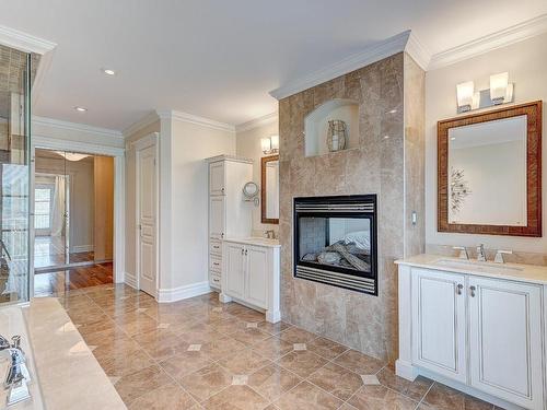 Salle de bains attenante Ã  la CCP - 3885 Rue Leningrad, Brossard, QC - Indoor Photo Showing Living Room With Fireplace