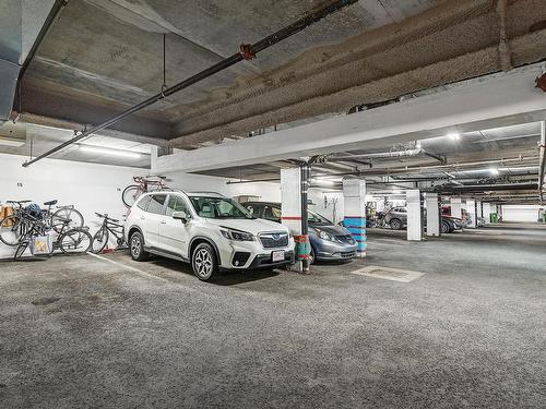 Parking - 301-196 Rue Gary-Carter, Montréal (Villeray/Saint-Michel/Parc-Extension), QC - Indoor Photo Showing Garage