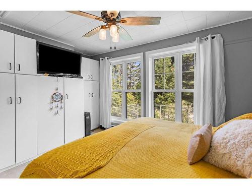 Bedroom - 1613  - 1615 Ch. Du Village, Saint-Adolphe-D'Howard, QC - Indoor Photo Showing Bedroom