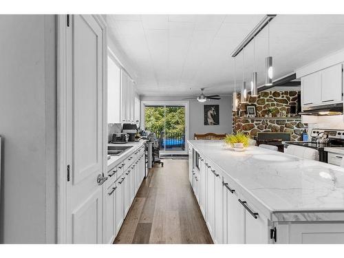 Kitchen - 1613  - 1615 Ch. Du Village, Saint-Adolphe-D'Howard, QC - Indoor Photo Showing Kitchen With Upgraded Kitchen