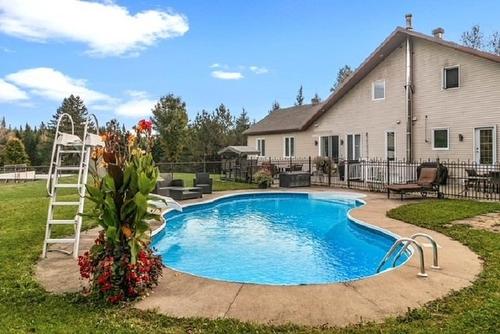 Pool - 1834  - 1834A Ch. De La Grande-Ligne, Stoneham-Et-Tewkesbury, QC - Outdoor With In Ground Pool With Backyard