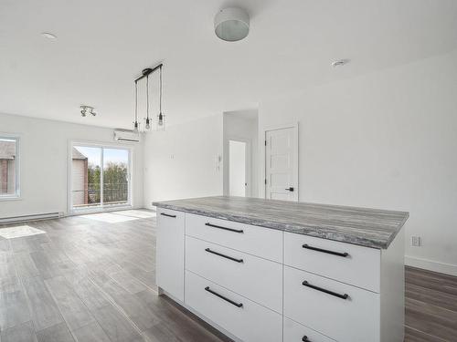 Cuisine - 154  - 158 Rue Brodeur, Vaudreuil-Dorion, QC - Indoor Photo Showing Kitchen