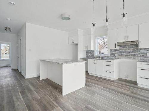 Cuisine - 154  - 158 Rue Brodeur, Vaudreuil-Dorion, QC - Indoor Photo Showing Kitchen With Upgraded Kitchen