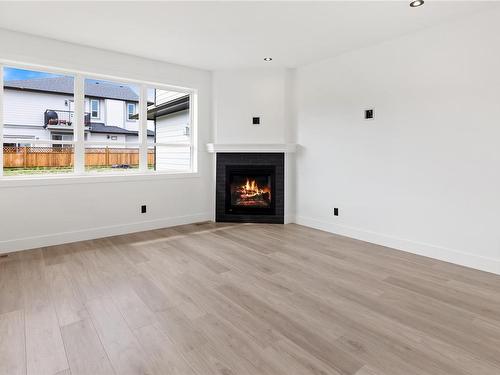 4356 Bains Mill Rd, Duncan, BC - Indoor Photo Showing Living Room With Fireplace