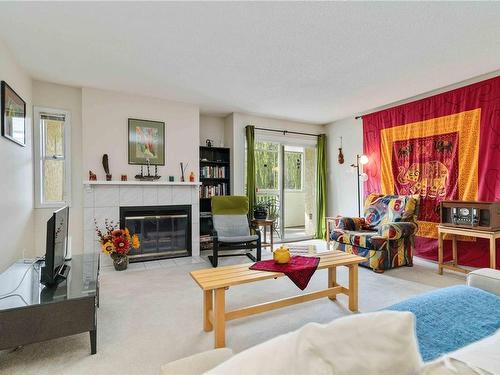 203-1110 Oscar St, Victoria, BC - Indoor Photo Showing Living Room With Fireplace