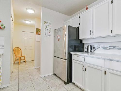 203-1110 Oscar St, Victoria, BC - Indoor Photo Showing Kitchen