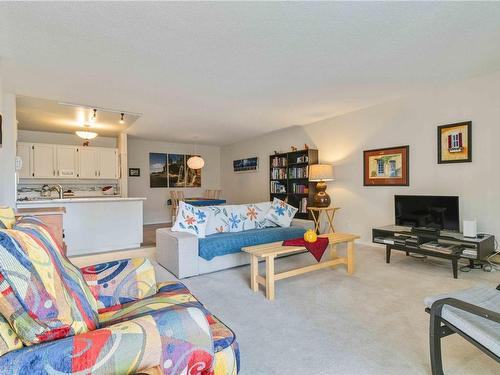 203-1110 Oscar St, Victoria, BC - Indoor Photo Showing Living Room