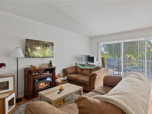 B-2001 13Th St, Courtenay, BC - Indoor Photo Showing Living Room With Fireplace