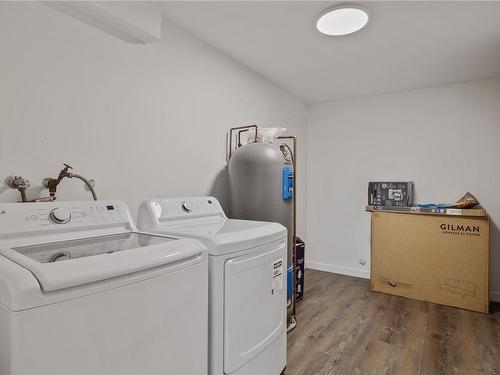 B-2001 13Th St, Courtenay, BC - Indoor Photo Showing Laundry Room