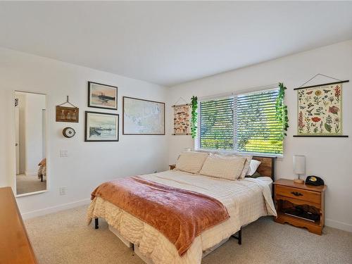 B-2001 13Th St, Courtenay, BC - Indoor Photo Showing Bedroom