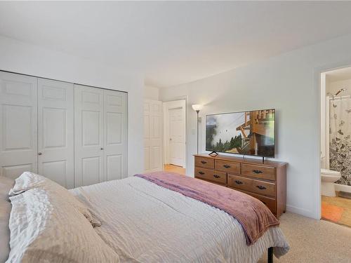 B-2001 13Th St, Courtenay, BC - Indoor Photo Showing Bedroom