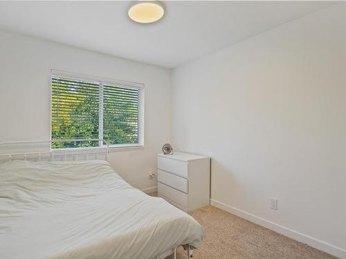 B-2001 13Th St, Courtenay, BC - Indoor Photo Showing Bedroom