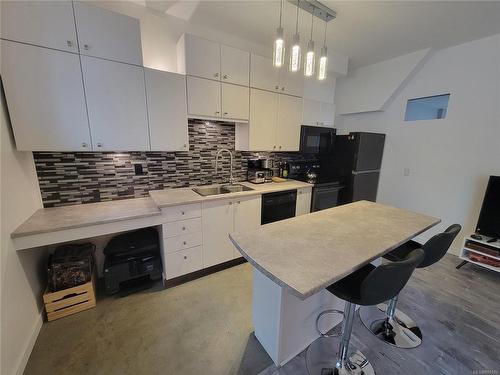 110-932 Johnson St, Victoria, BC - Indoor Photo Showing Kitchen