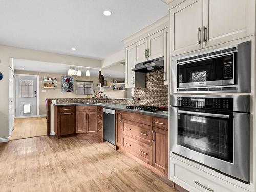 2535 Glenview Ave, Kamloops, BC - Indoor Photo Showing Kitchen With Upgraded Kitchen