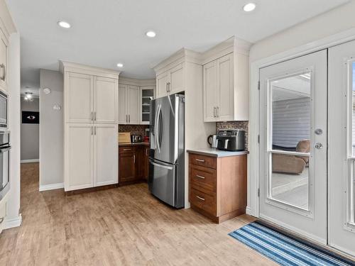 2535 Glenview Ave, Kamloops, BC - Indoor Photo Showing Kitchen