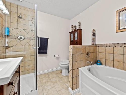 2535 Glenview Ave, Kamloops, BC - Indoor Photo Showing Bathroom