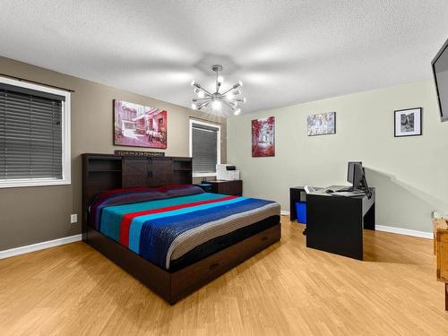 2535 Glenview Ave, Kamloops, BC - Indoor Photo Showing Bedroom