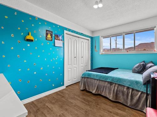 2535 Glenview Ave, Kamloops, BC - Indoor Photo Showing Bedroom