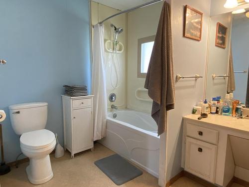 1789 Nicolls Road, Merritt, BC - Indoor Photo Showing Bathroom