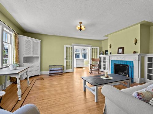 659 Pleasant Street, Kamloops, BC - Indoor Photo Showing Living Room With Fireplace