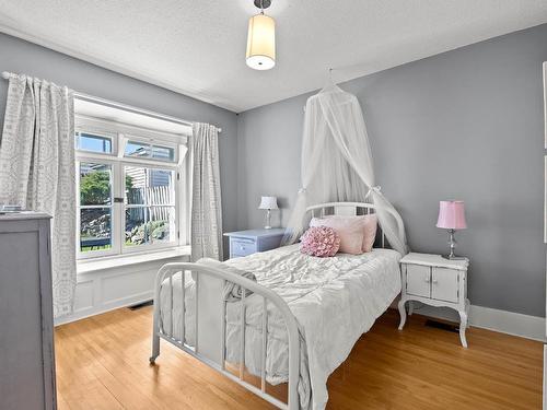 659 Pleasant Street, Kamloops, BC - Indoor Photo Showing Bedroom