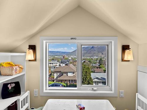 659 Pleasant Street, Kamloops, BC - Indoor Photo Showing Bedroom