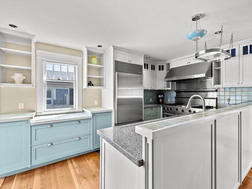 659 Pleasant Street, Kamloops, BC - Indoor Photo Showing Kitchen