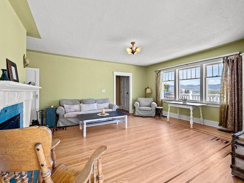 659 Pleasant Street, Kamloops, BC - Indoor Photo Showing Living Room With Fireplace