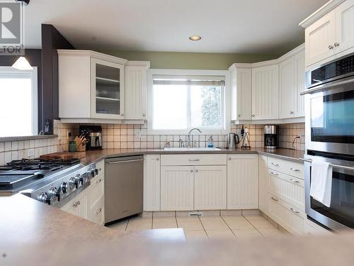 1491 Pine Cres, Kamloops, BC - Indoor Photo Showing Kitchen