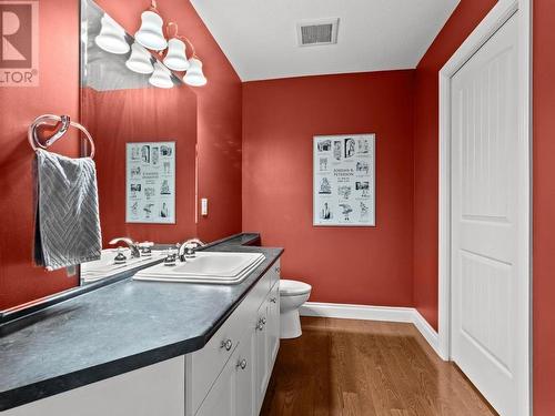 1491 Pine Cres, Kamloops, BC - Indoor Photo Showing Bathroom