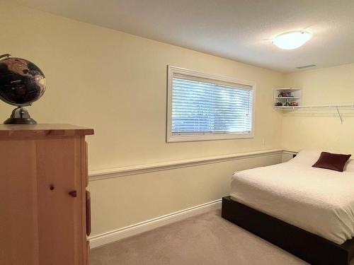 1491 Pine Cres, Kamloops, BC - Indoor Photo Showing Bedroom