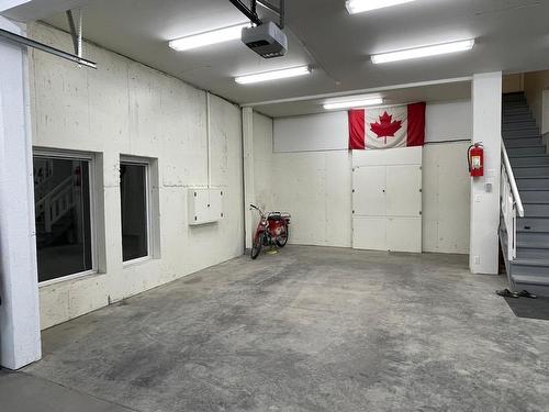 1491 Pine Cres, Kamloops, BC - Indoor Photo Showing Garage