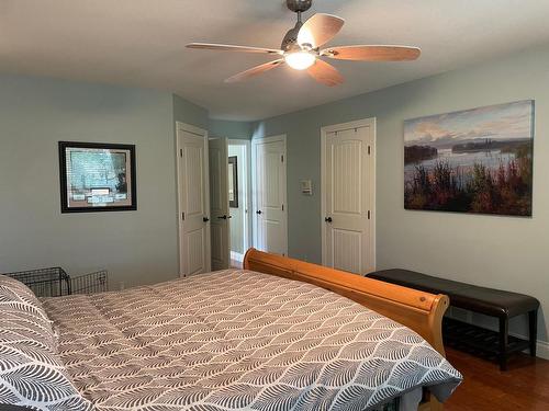 1491 Pine Cres, Kamloops, BC - Indoor Photo Showing Bedroom