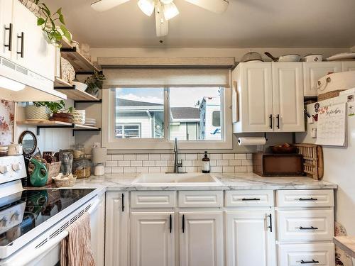 16 Galena Ave, Logan Lake, BC - Indoor Photo Showing Kitchen