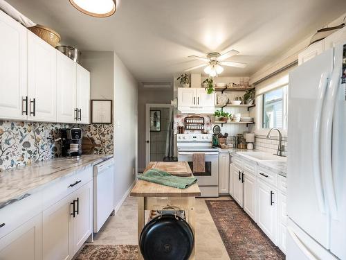 16 Galena Ave, Logan Lake, BC - Indoor Photo Showing Kitchen