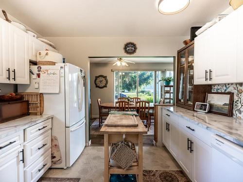 16 Galena Ave, Logan Lake, BC - Indoor Photo Showing Kitchen